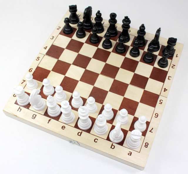 Игра настольная Шахматы, пластмассовые фигуры в деревянной упаковке (поле 29см х 29см)
